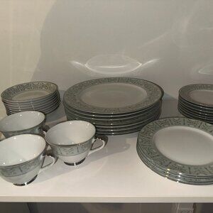 34-piece Vintage Linden Fine China Japan NM-2006 Dinnerware Set